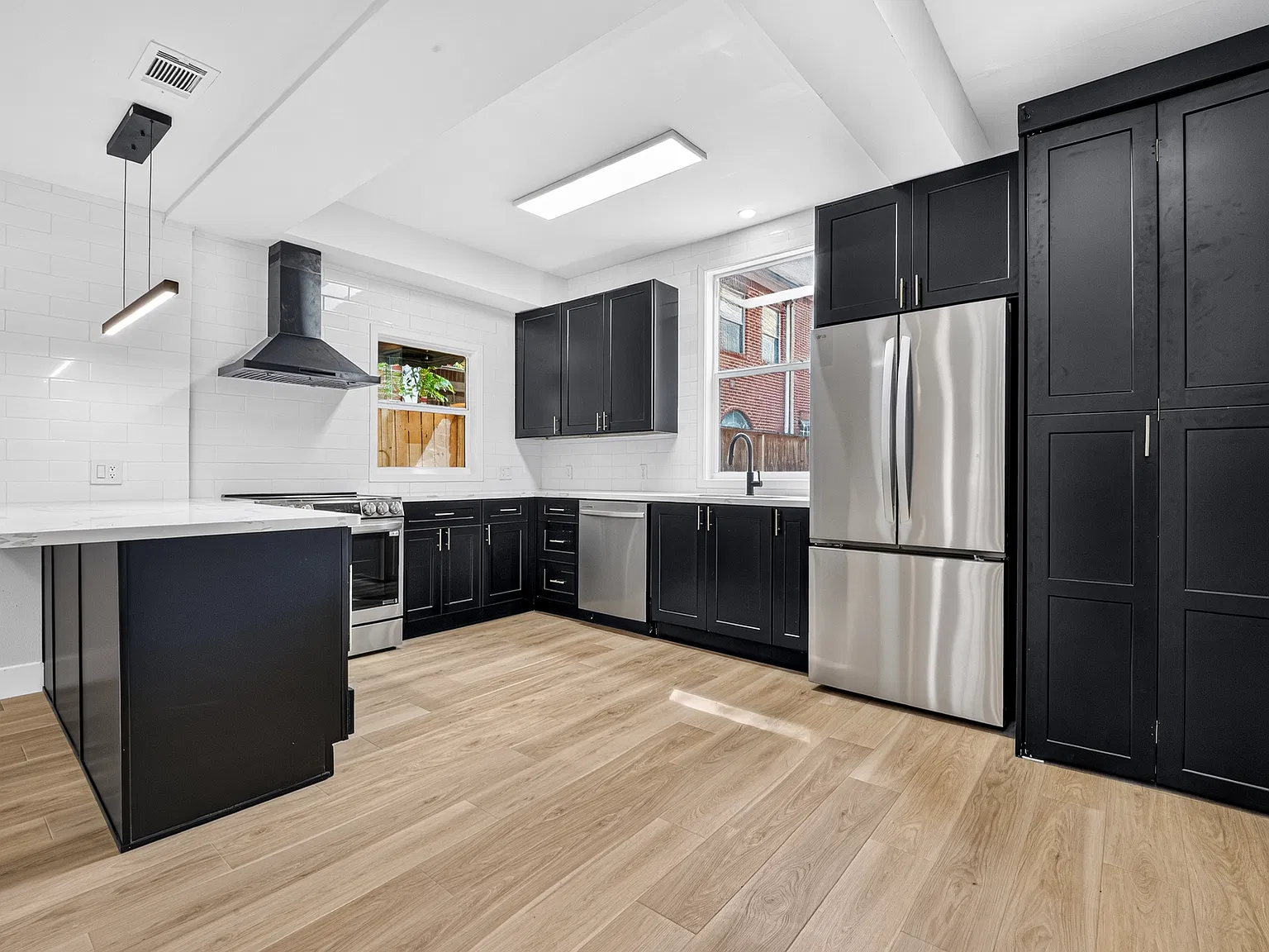 2 bed, 1150 sqft, $2,350 — Photo 3