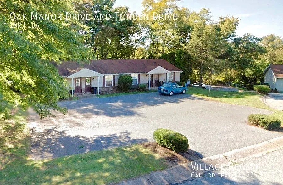 Oak Manor Dr