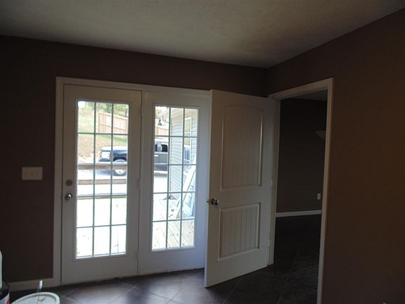 2nd image of 105 Fort Cir