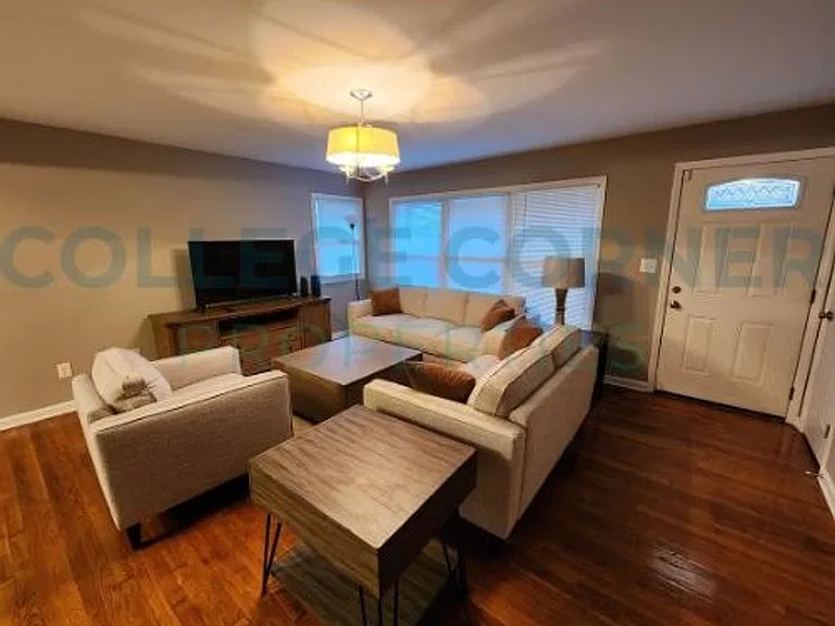639 S Poplar St #C — Photo 35