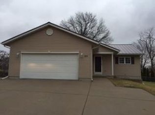 1513 Logan St, Muscatine, IA 52761