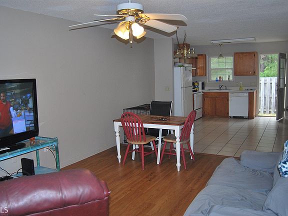 4th image of 901 Trevor Ln