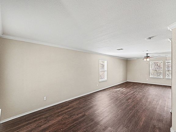 3rd image of 5839 Sherbrooke Oak