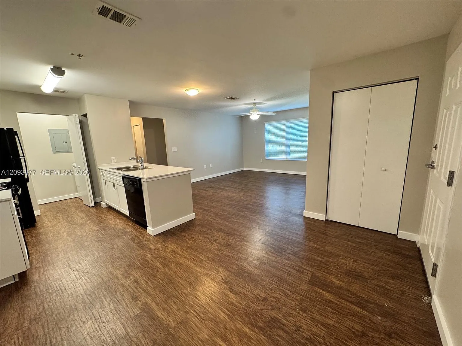 3 bed, 2.0 bath, 1235 sqft, $1,364 — Photo 4