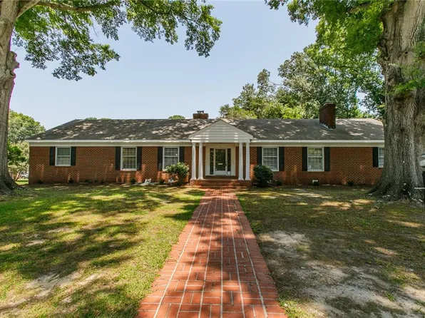 12 Beverly Hills Dr, Newport News, VA 23606
