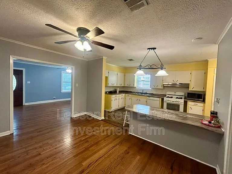 122 E Dalzell St — Photo 6