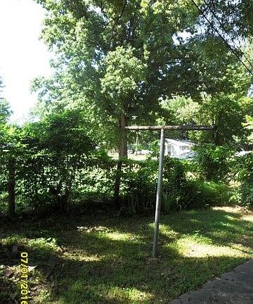5th image of 418 Elm St
