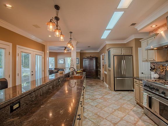 4th image of 12611 Oak Forest Dr