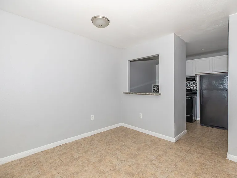 Capewood Apartments — Photo 21