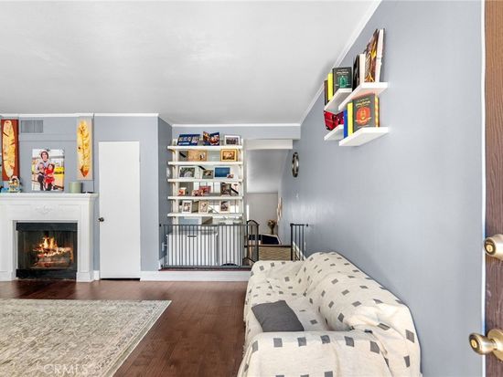 5463 Newcastle Ave APT 8, Encino, CA 91316