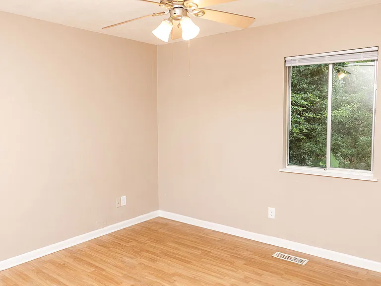 2421 Mayfair Rd — Photo 5