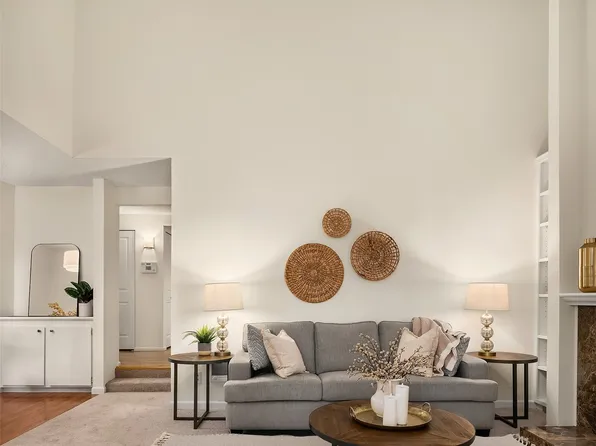 4707 W Lake Sammamish Parkway SE #D303, Issaquah, WA 98027