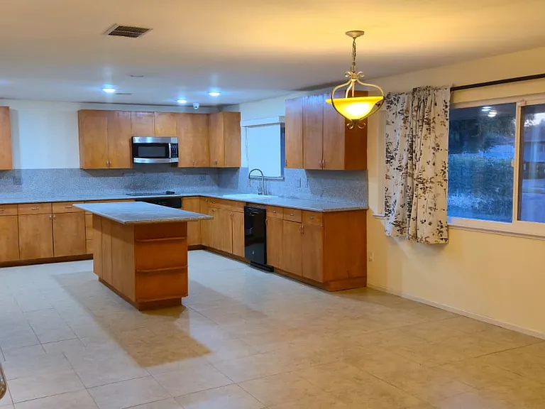 5170 E Huntington Ave — Photo 24
