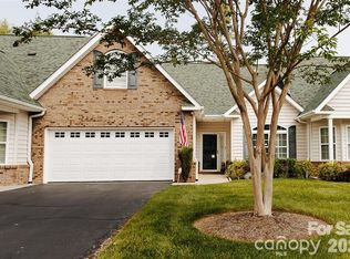 47 Victoria Park Dr, Hendersonville, NC 28792