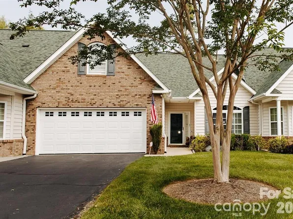 47 Victoria Park Dr, Hendersonville, NC 28792