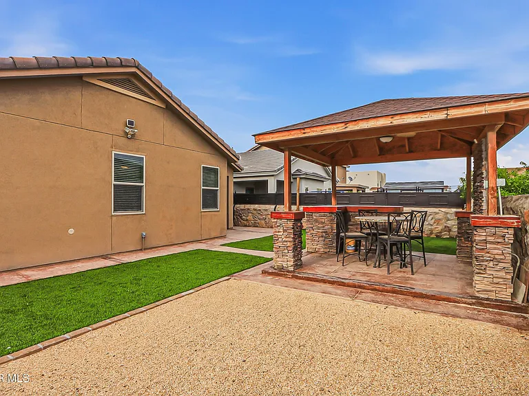 13558 Lawkland St — Photo 17