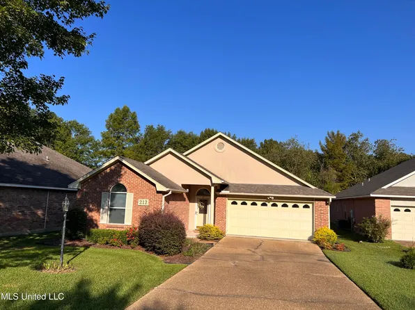 212 Twin Oaks Dr, Clinton, MS 39056