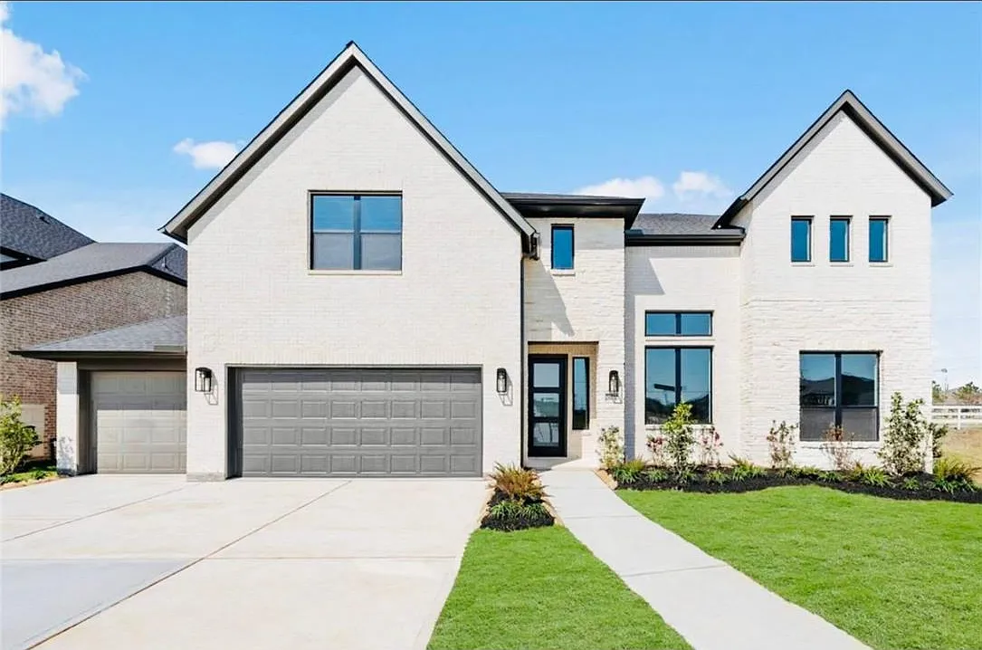 5 bed, 4.5 bath, 3800 sqft, $5,500 — Photo 1