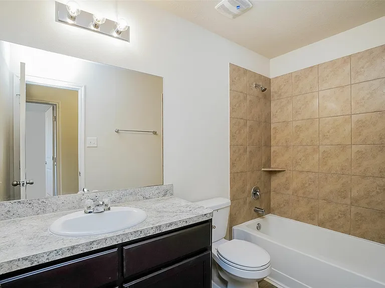 24202 Treviso Gdns — Photo 11