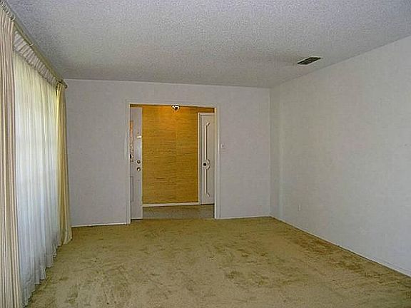 4th image of 3709 Fenton Ave