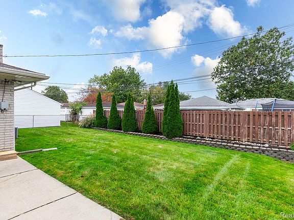 2nd image of 15310 Irene St