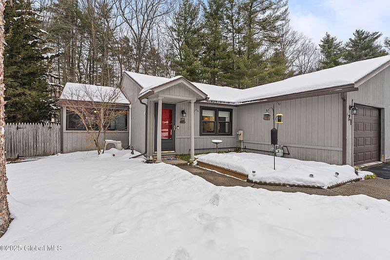2nd image of 21 Pepperbush Place