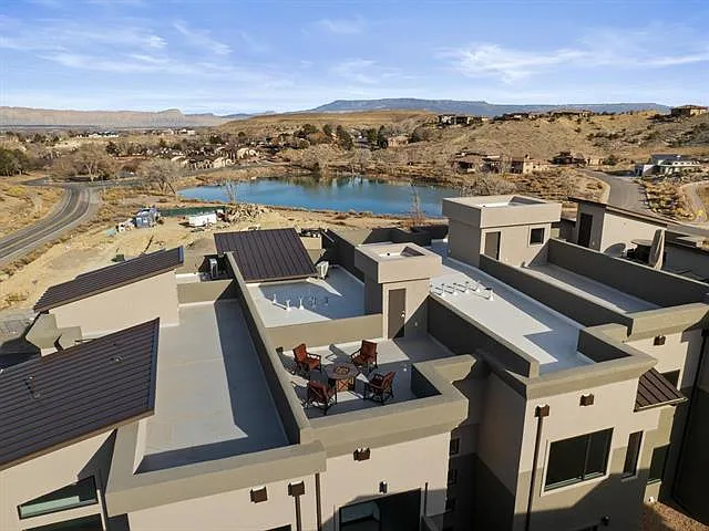 4 bed, 3069 sqft, $4,750 — Photo 2