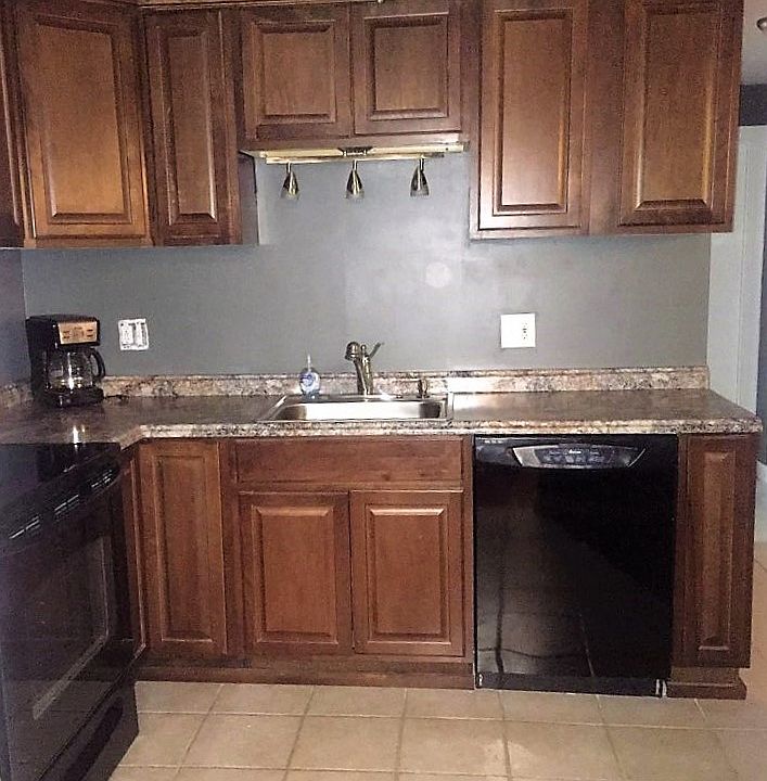 Kitchen 13' 6" x 9' 9" 