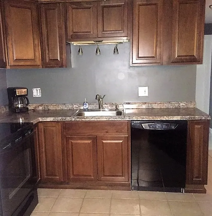 Kitchen 13' 6" x 9' 9" 
