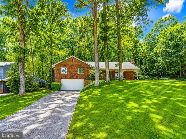 27 Woodside Dr, York, PA 17402
