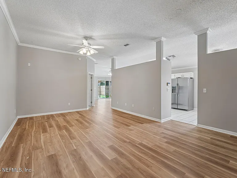 1219 Stern Way — Photo 8