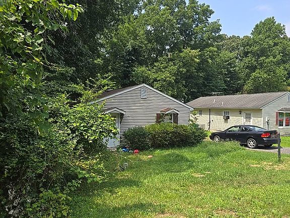 3rd image of 608 Field Rd