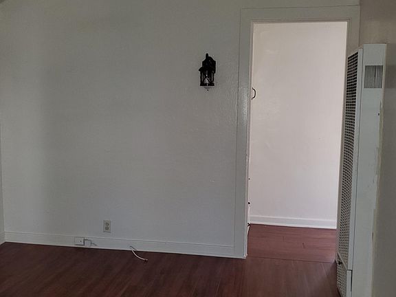 5th image of 1030 N Raymond Ave APT 3
