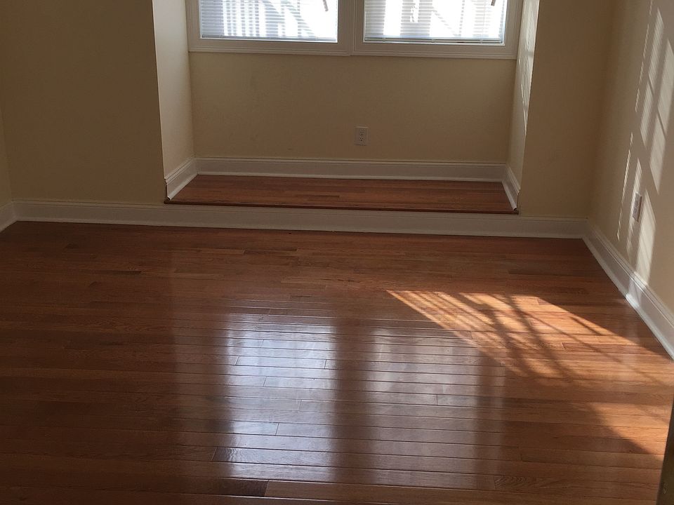 2nd image of 510 40th St APT B2