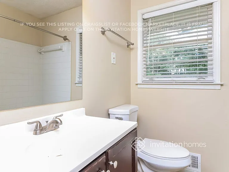 1398 Yates Ave — Photo 16