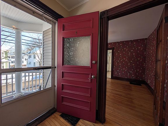 5th image of 204 Rockland St
