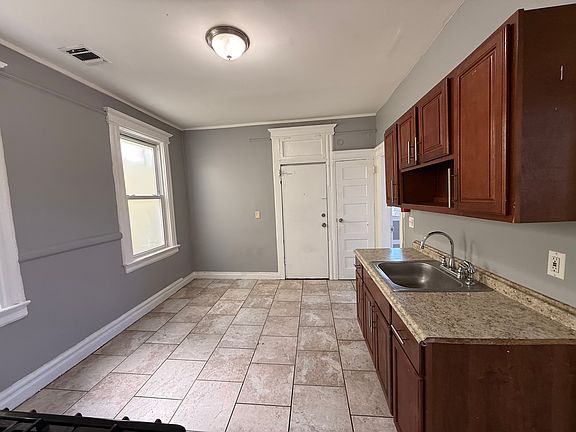 3rd image of 15 Linden Ave #3