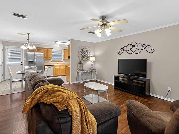 5th image of 823 Willowcreek Dr