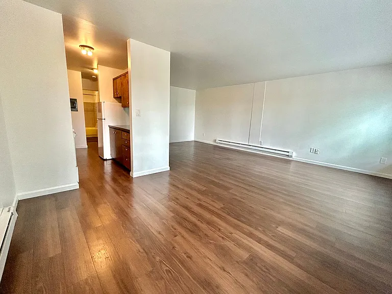 Bayview Apartments — Photo 37