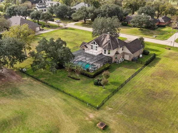 4222 Westerdale Dr, Weston Lakes, TX 77441