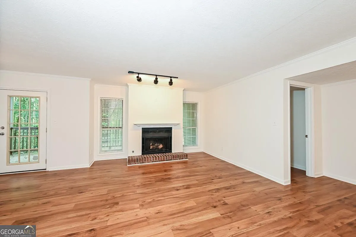 Building Photo - 201 Lenox Way NE #201
