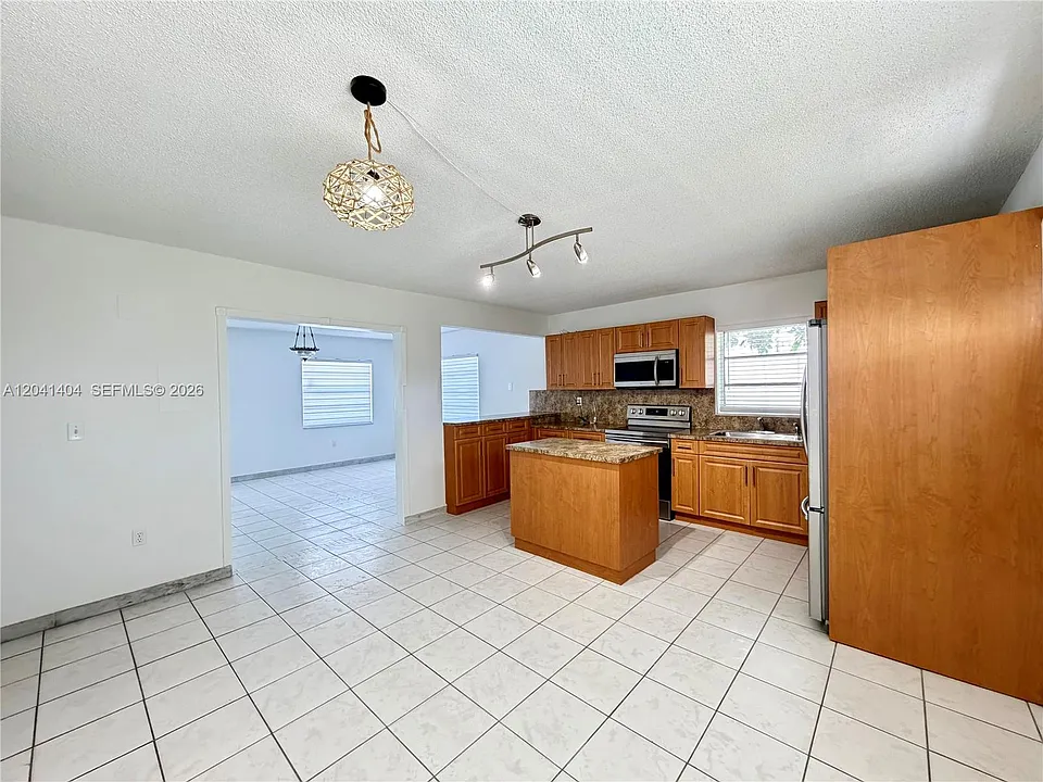 913 NW 22nd Pl