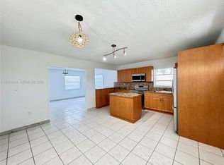 913 NW 22nd Pl, Miami, FL 33125