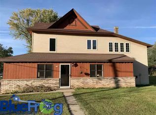 304 E 4th St, Manawa, WI 54949