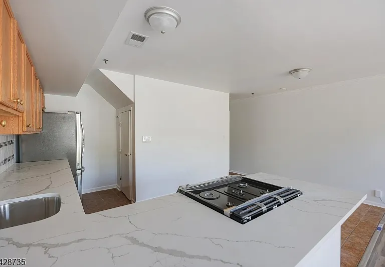 566 Pennsylvania Ave #E2 — Photo 6