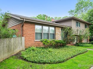 1584 Robin Hood Pl, Highland Park, IL