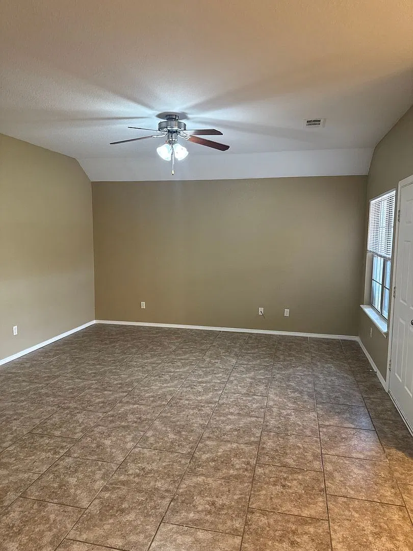 Clinic Lane 1307 — Photo 3
