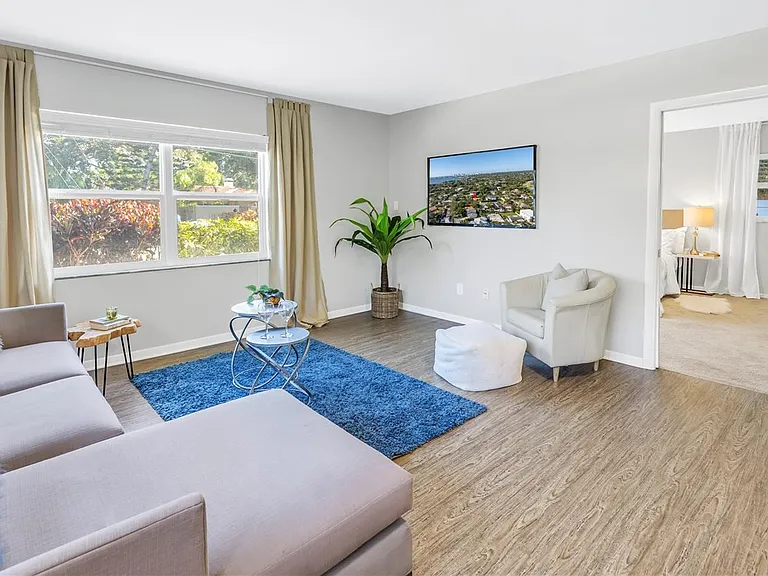 610 Cordova Blvd NE — Photo 8