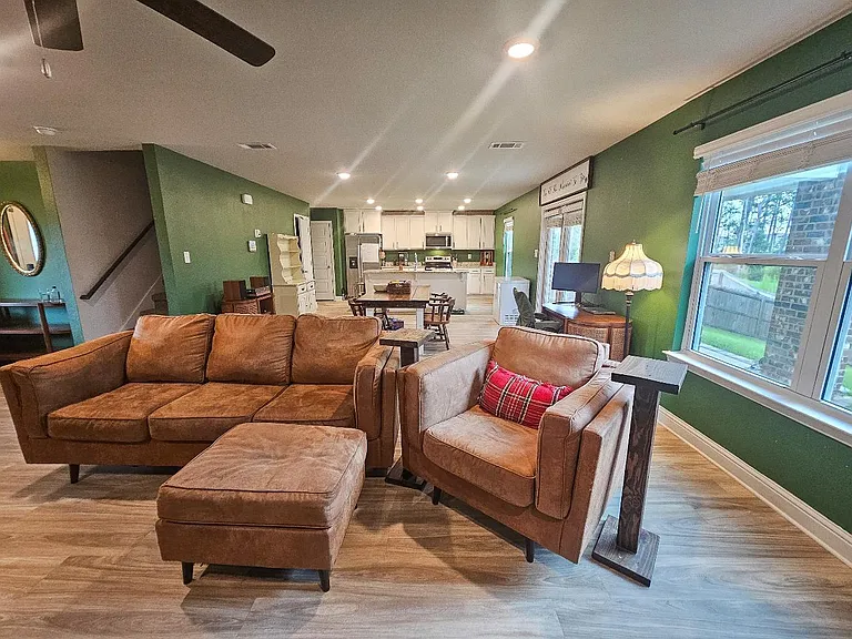 5440 Leeds Ln — Photo 3