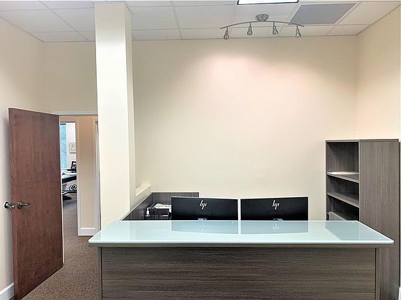 4th image of 960194 Gateway Blvd